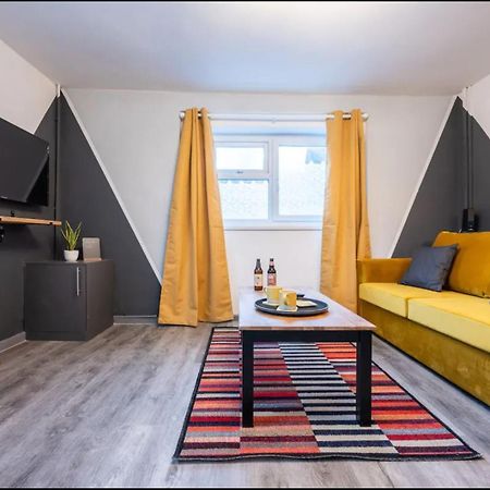 Stunning One Bedroom Apartments Near Shops & Central Cardiff Exterior photo