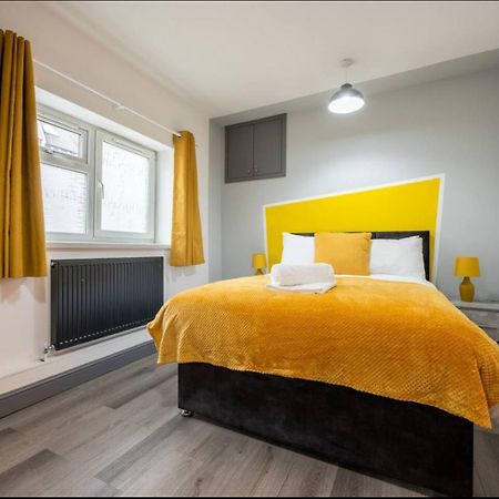 Stunning One Bedroom Apartments Near Shops & Central Cardiff Exterior photo