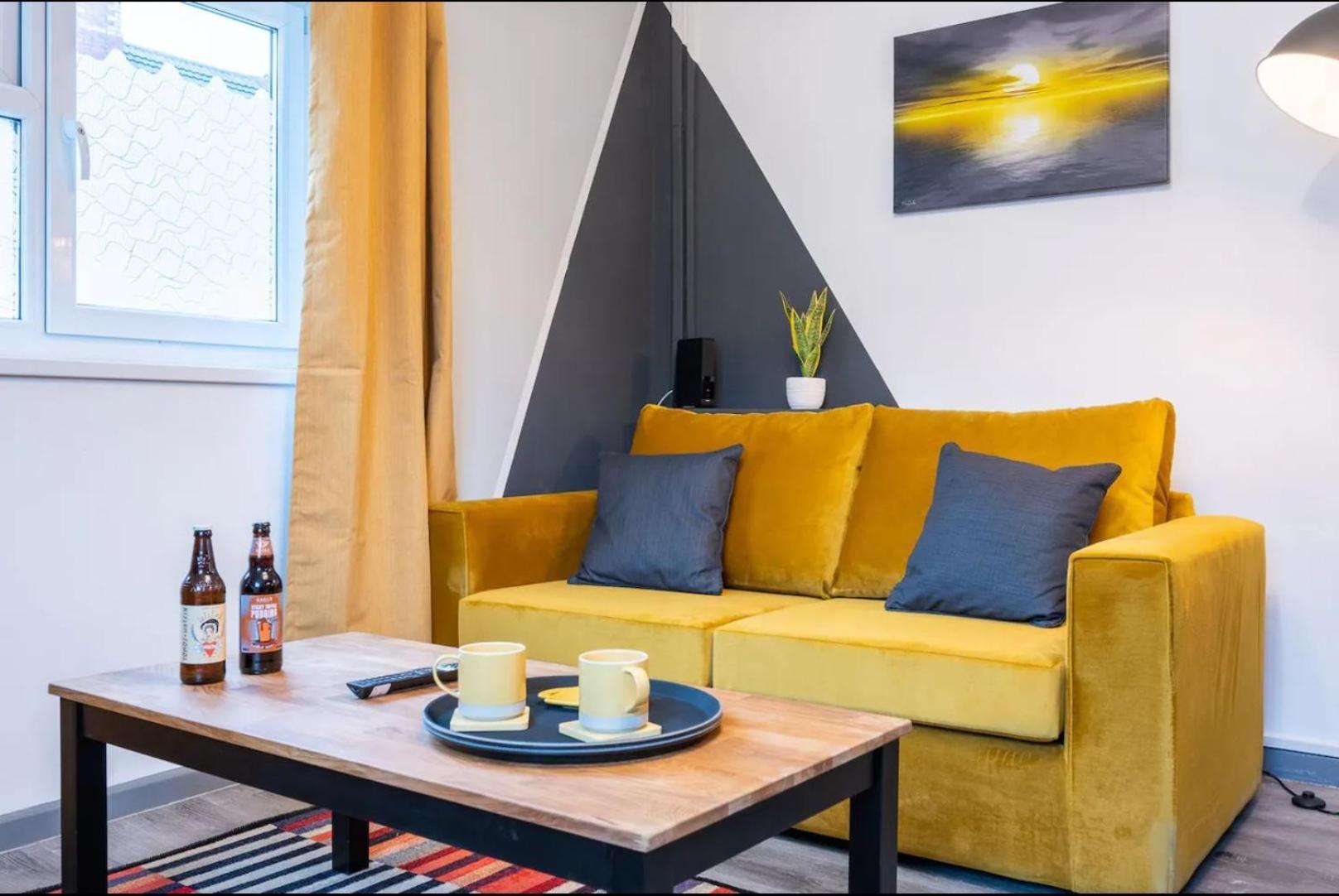 Stunning One Bedroom Apartments Near Shops & Central Cardiff Exterior photo