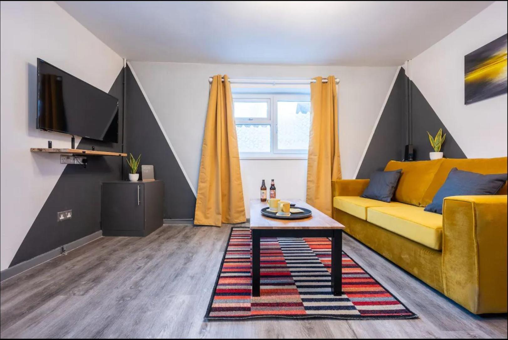 Stunning One Bedroom Apartments Near Shops & Central Cardiff Exterior photo