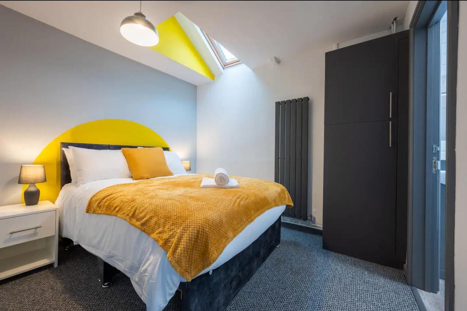 Stunning One Bedroom Apartments Near Shops & Central Cardiff Exterior photo